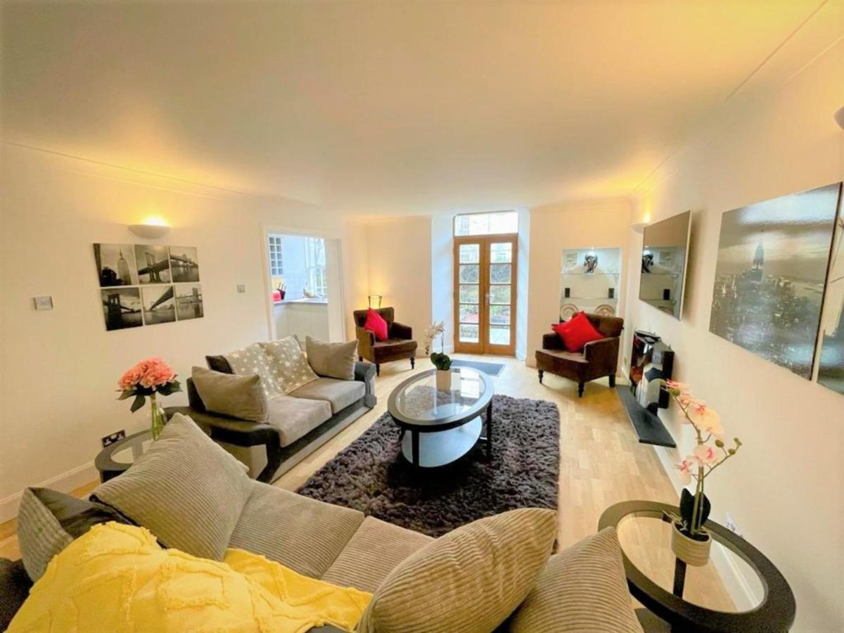Elite 3 Bed New Town Apt With Private Walled Garden — Photos 3